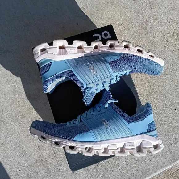 On Running Cloudswift  Running Shoes Lake- Sky Blue -White 7.5M (9W)