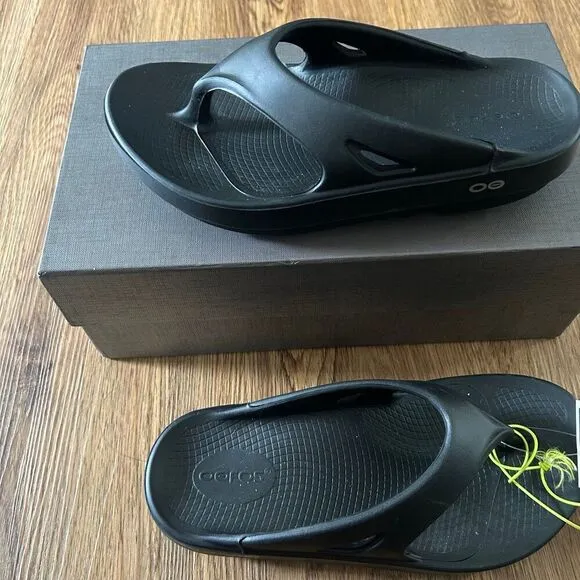OOFOS black platform flip flops sandals shoes women’s 7 new