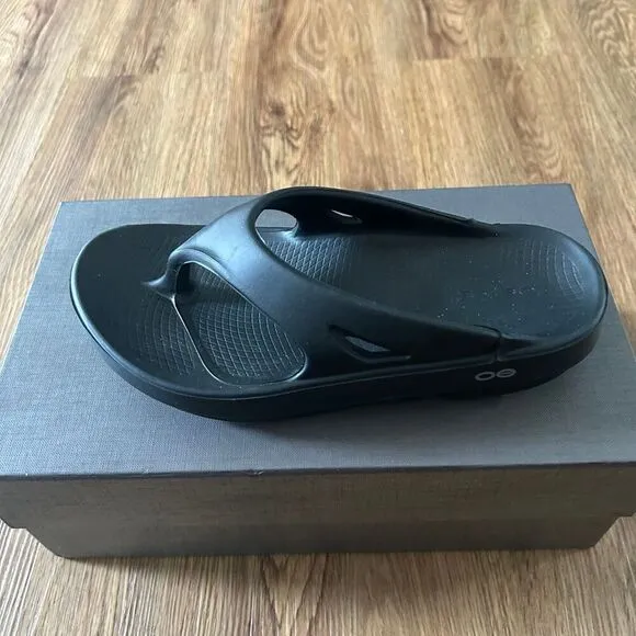OOFOS black platform flip flops sandals shoes women’s 7 new