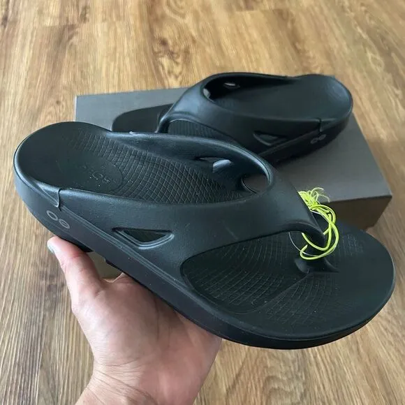 OOFOS black platform flip flops sandals shoes women’s 7 new