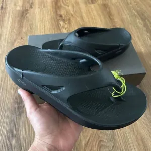 OOFOS black platform flip flops sandals shoes women’s 7 new