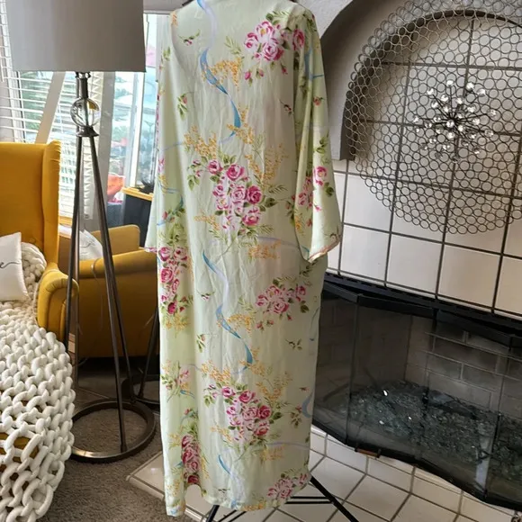 Oscar De La Renta robe and slip dress gown set