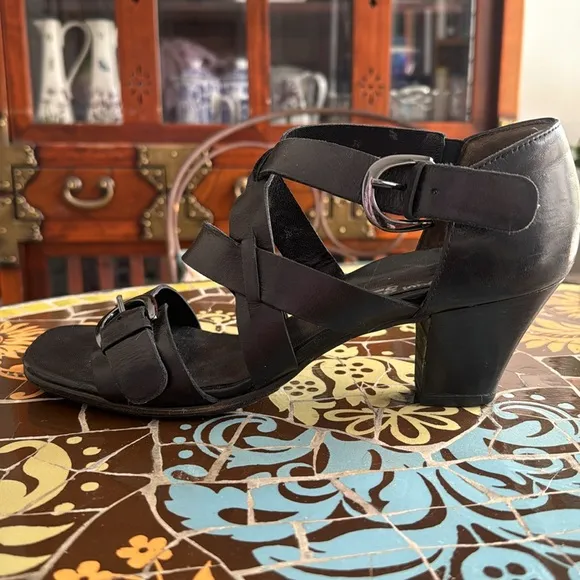 PAUL GREEN SANDAL HEELS WITH BUCKLE Sz: 6.5