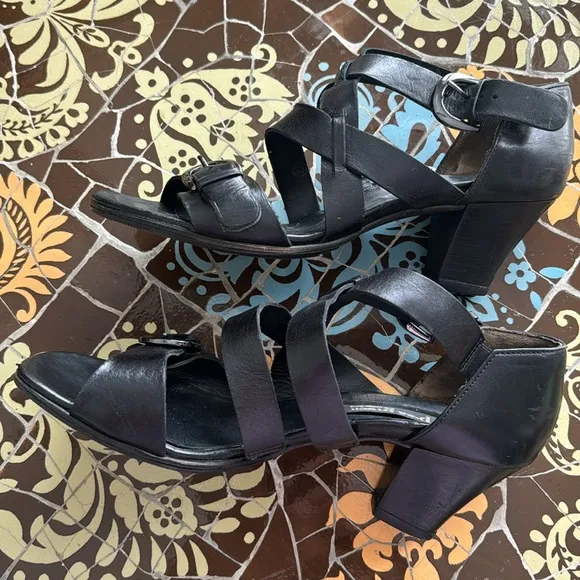 PAUL GREEN SANDAL HEELS WITH BUCKLE Sz: 6.5