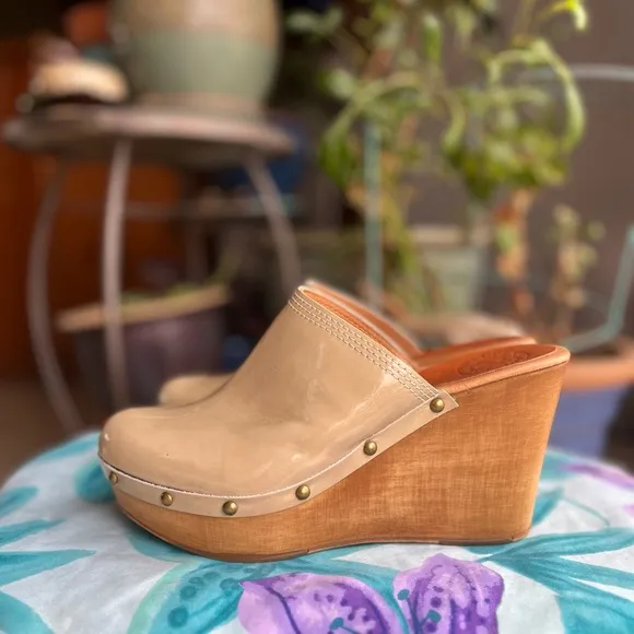 Penelope Chilvers patent leather nude platform wedge clogs. Sz 7 (US) 38 (EU)