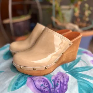 Penelope Chilvers patent leather nude platform wedge clogs. Sz 7 (US) 38 (EU)