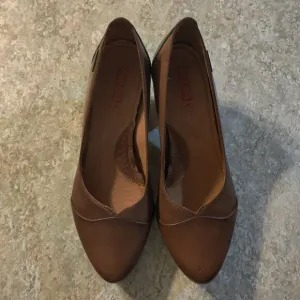 Pikolinos Pumps Women's Size 38 / US 7 Brown Leather Heels