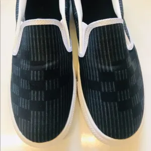 Pōmahina Youth Canvas Slip-on Shoes Size 4Y