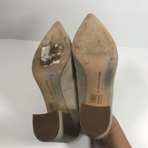 Pour La Victoire Val suede tan pump block heels 7