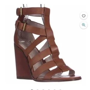 Pour la Victorio Cecile Wedge Heels Size 9
