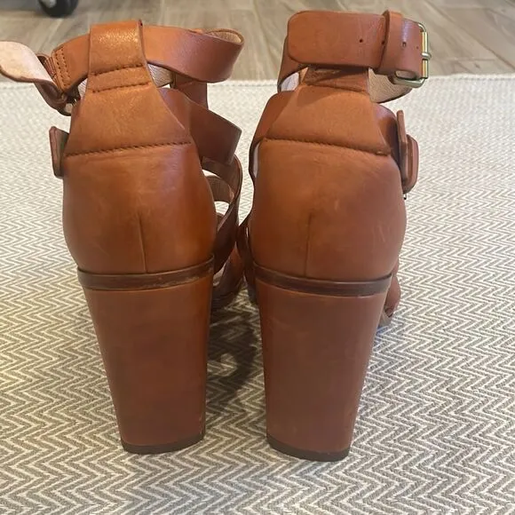 Pour la Victorio Cecile Wedge Heels Size 9