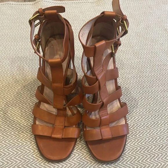 Pour la Victorio Cecile Wedge Heels Size 9