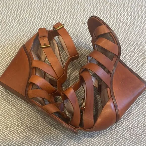 Pour la Victorio Cecile Wedge Heels Size 9