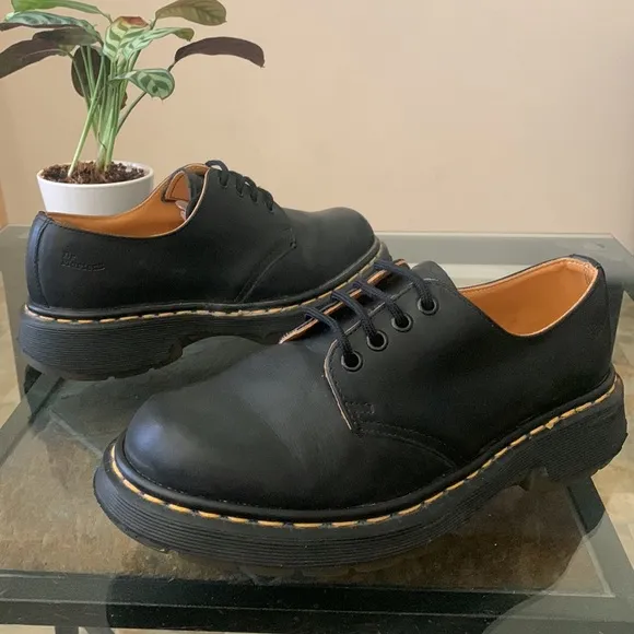 RARE✨DR. MARTENS Smooth Leather Oxfords.- Size 6UK MENS / 7US MENS / 8.5 US WMS