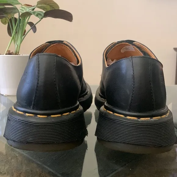 RARE✨DR. MARTENS Smooth Leather Oxfords.- Size 6UK MENS / 7US MENS / 8.5 US WMS