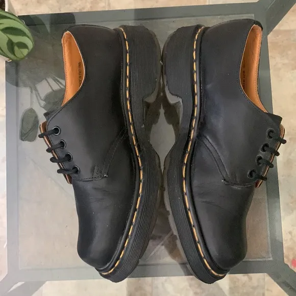 RARE✨DR. MARTENS Smooth Leather Oxfords.- Size 6UK MENS / 7US MENS / 8.5 US WMS