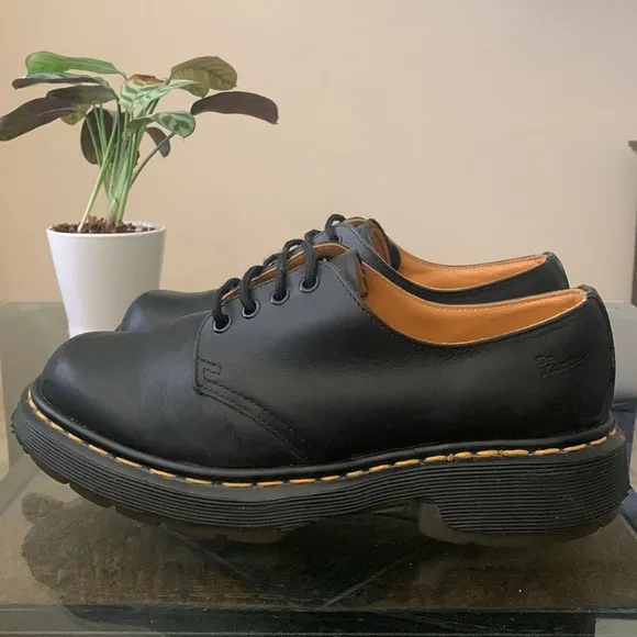 RARE✨DR. MARTENS Smooth Leather Oxfords.- Size 6UK MENS / 7US MENS / 8.5 US WMS