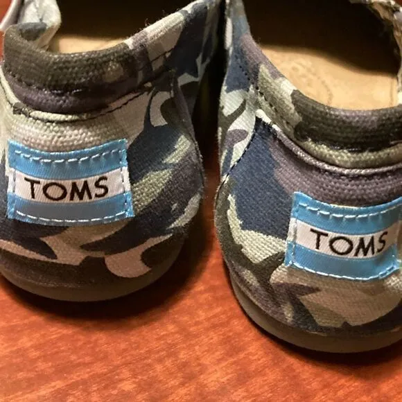 RARE TOMS Shark Waters Blue Slip On Espadrille OCEANA
