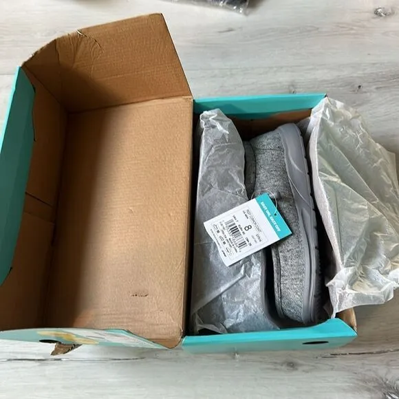 Reef Cushion Coast Size 8 in Light Grey NWT in Box