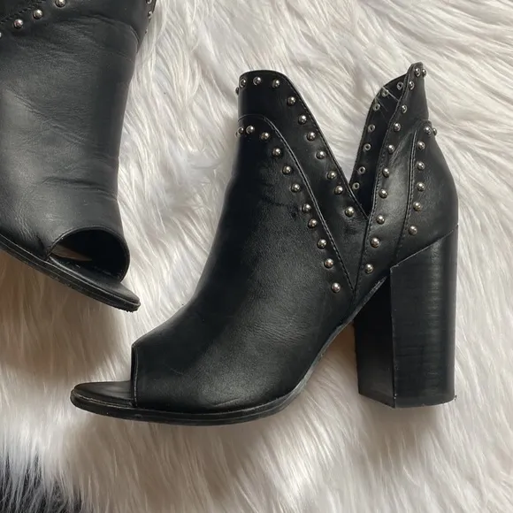 Report blynn black studded slip on block heels size 7.5