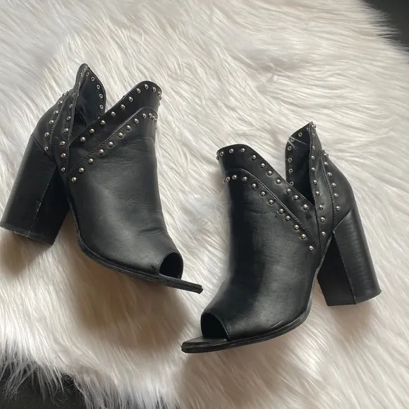 Report blynn black studded slip on block heels size 7.5