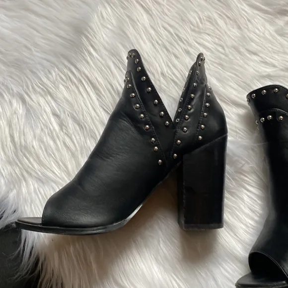 Report blynn black studded slip on block heels size 7.5