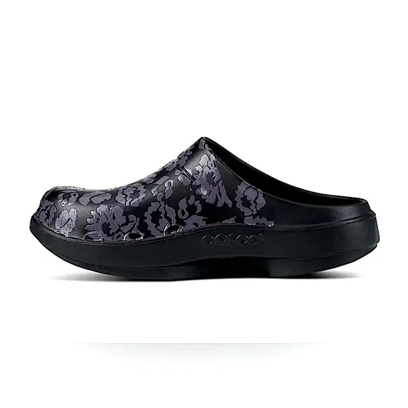 Retired Limited Edition OOFOS Oocloogs Midnight Tropics Clog Mule Unisex