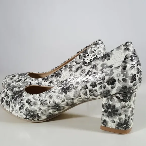 ROUND TOE FLORAL PRINT HEELS