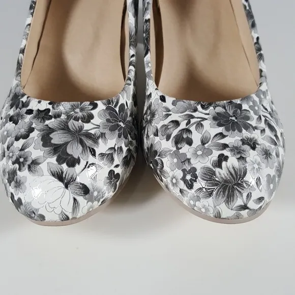 ROUND TOE FLORAL PRINT HEELS