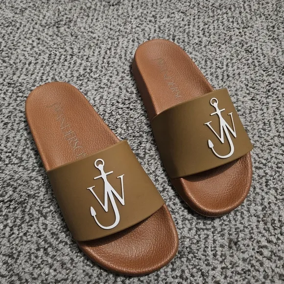 Sale: Women's JW Anderson Slides - EU 39 = US 8.5