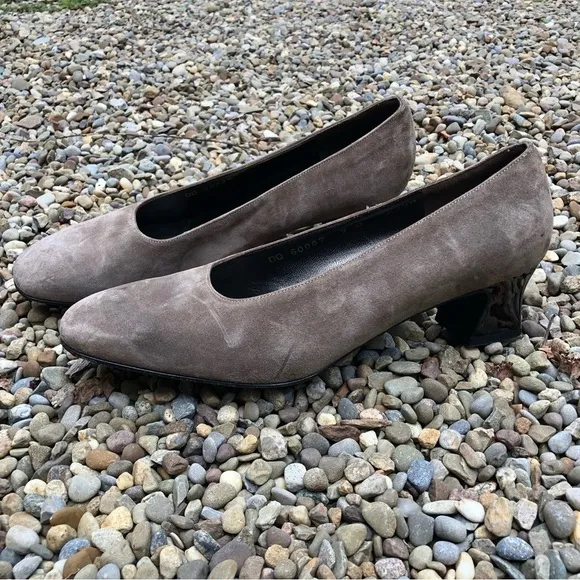 SALVATORE FERRAGAMO Florence Taupe Brown Suede Slip On PUMPS Block Heels 7 B‌‌