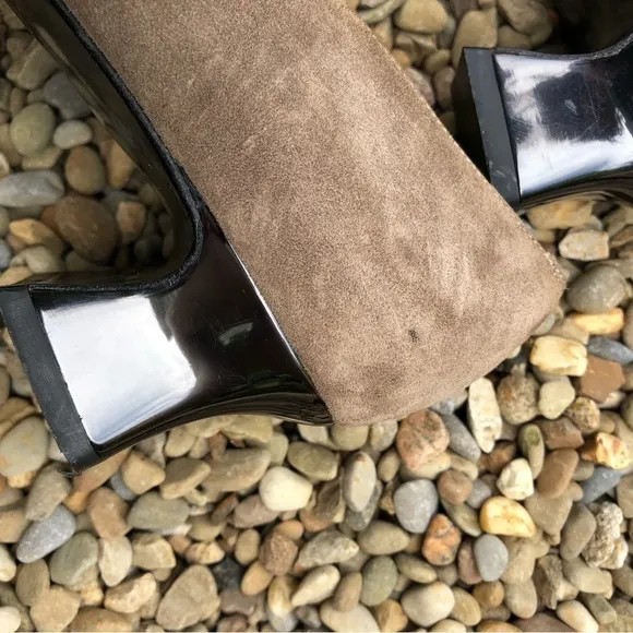 SALVATORE FERRAGAMO Florence Taupe Brown Suede Slip On PUMPS Block Heels 7 B‌‌