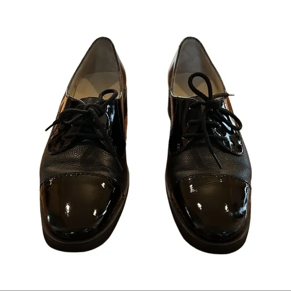 Salvatore Ferragamo Oxford lace up shoe, black patent leather and pebble leather