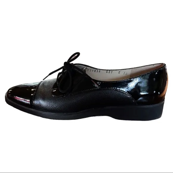 Salvatore Ferragamo Oxford lace up shoe, black patent leather and pebble leather