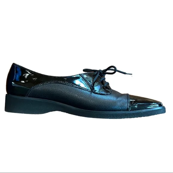 Salvatore Ferragamo Oxford lace up shoe, black patent leather and pebble leather