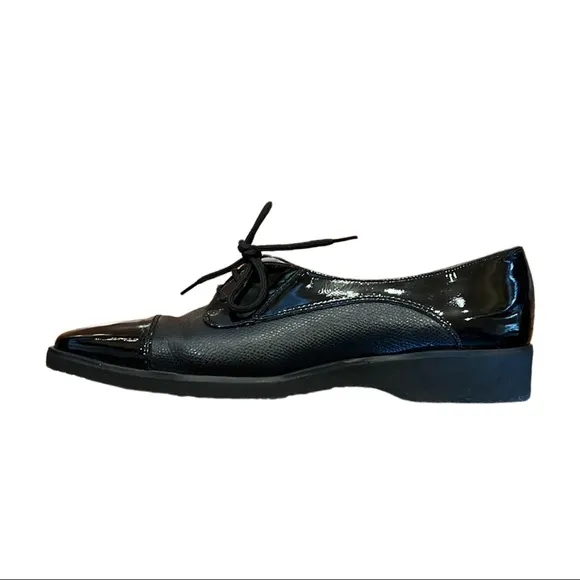 Salvatore Ferragamo Oxford lace up shoe, black patent leather and pebble leather