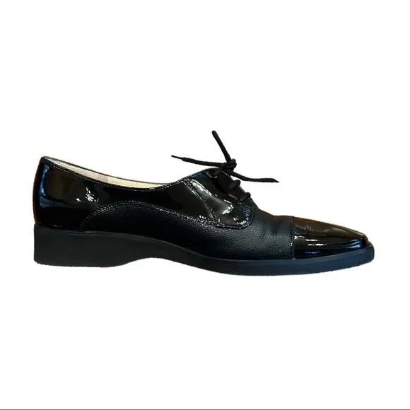 Salvatore Ferragamo Oxford lace up shoe, black patent leather and pebble leather