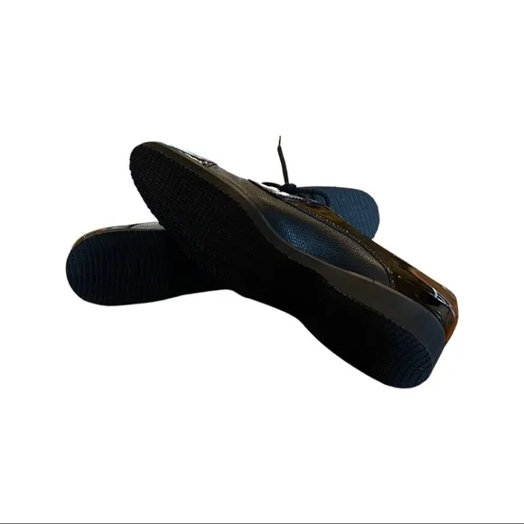Salvatore Ferragamo Oxford lace up shoe, black patent leather and pebble leather
