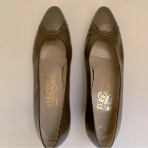 Salvatore Ferragamo Vintage heels almond toe small heel