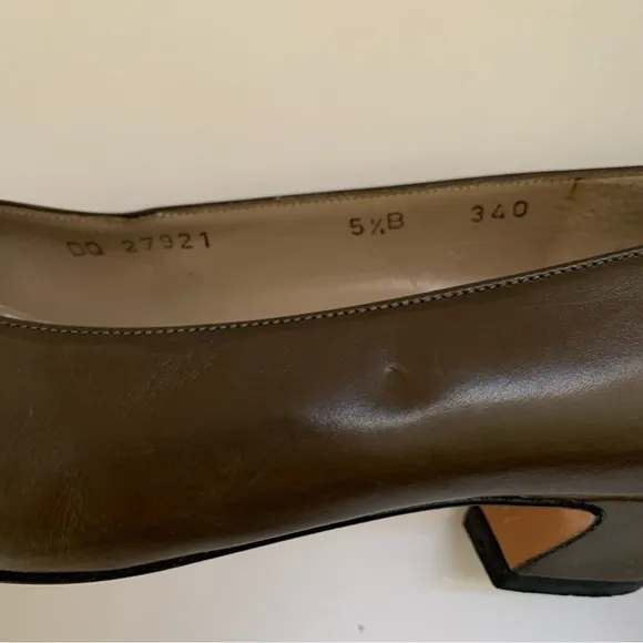 Salvatore Ferragamo Vintage heels almond toe small heel