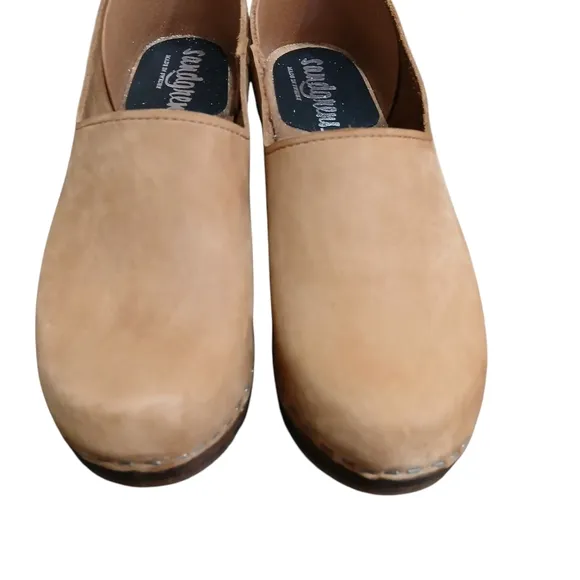 Sandgrens Swedish Made Closed Heel Clogs Tan Woman's size 38 size  7.5
