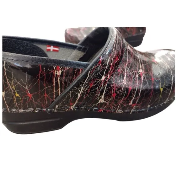 SANITA Balasia Patent Leather Clogs Geometric Size 40 Slip on Mule Nursing Shoe