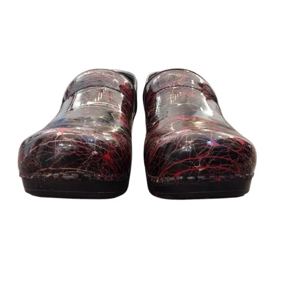 SANITA Balasia Patent Leather Clogs Geometric Size 40 Slip on Mule Nursing Shoe