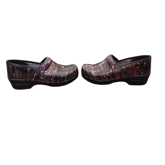 SANITA Balasia Patent Leather Clogs Geometric Size 40 Slip on Mule Nursing Shoe