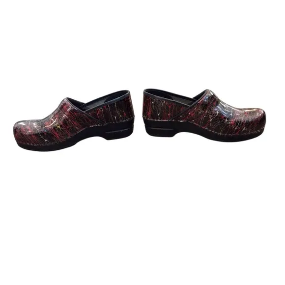 SANITA Balasia Patent Leather Clogs Geometric Size 40 Slip on Mule Nursing Shoe