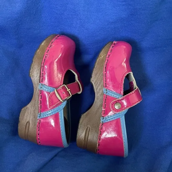 Sanita Clogs Fuchsia/79  Size 25 - Kids Closed Patent (US 3.5-4)