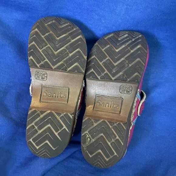 Sanita Clogs Fuchsia/79  Size 25 - Kids Closed Patent (US 3.5-4)