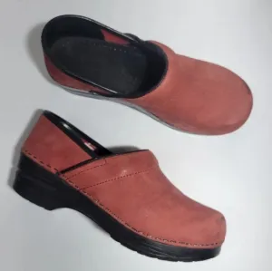 Sanita danish clogs closed back rust dark red colour size 36 size 5