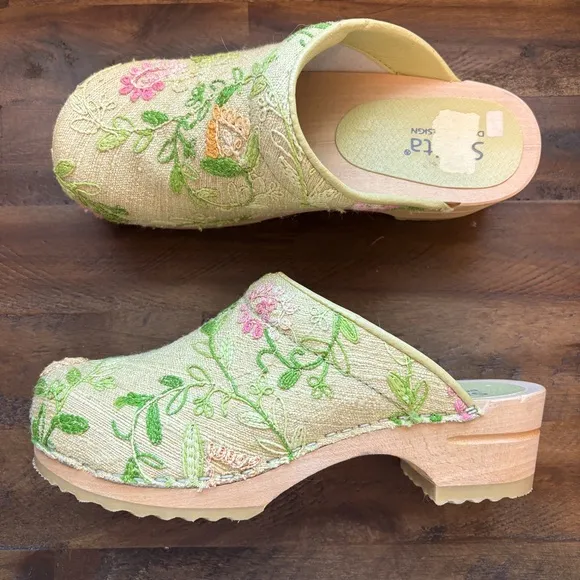Sanita Danish Design Embroidered Floral Upper Wooden Clogs Womens 36 / 5.5