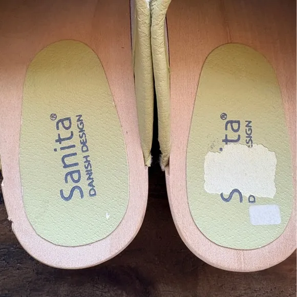 Sanita Danish Design Embroidered Floral Upper Wooden Clogs Womens 36 / 5.5